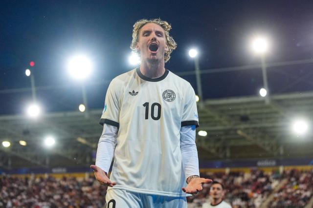 Nick Woltemade celebrates.