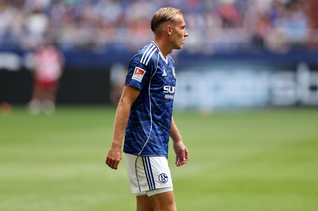 Timo Becker of Schalke against Sevilla 