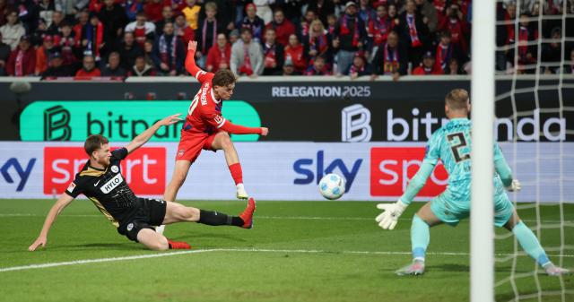 Paul Wanner of Heidenheim against Elversberg.