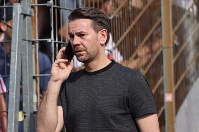 Özkacar picked up the phone