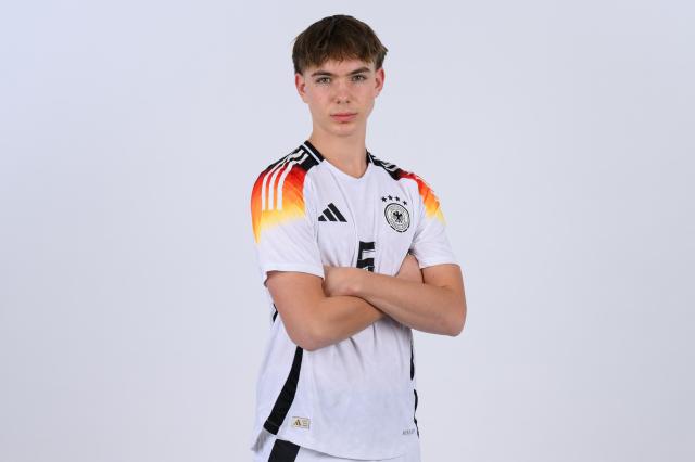 Kennet Eichhorn for Germany's U16.