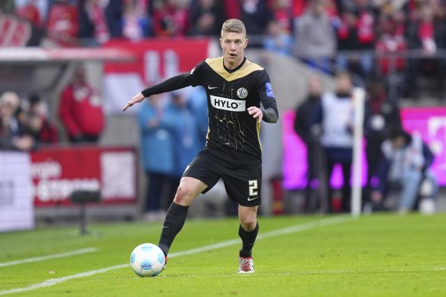 Elias Baum for Elversberg in 2024/25.