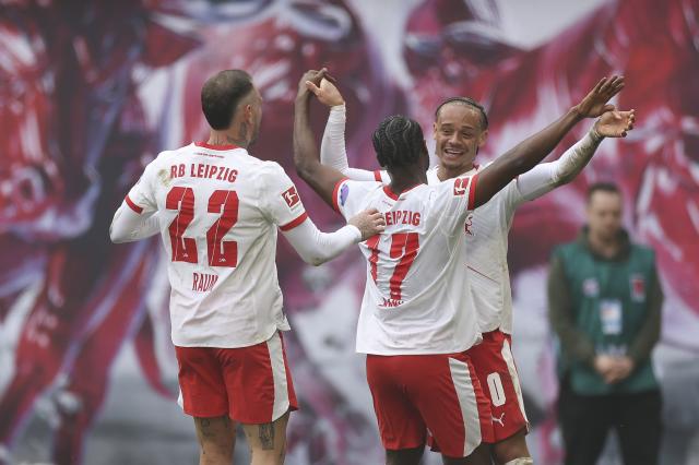 RB Leipzig players celebrating.