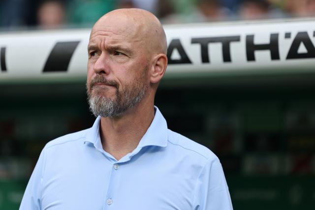 Erik ten Hag of Bayer Leverkusen against Werder Bremen.