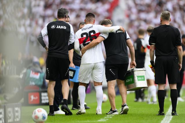 Deniz Undav is forced off against Borussia Mönchengladbach.