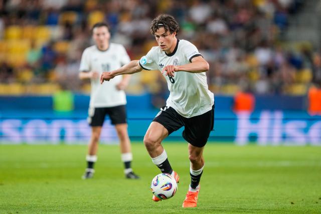 Merlin Röhl in action for Germany U21 against Slovakia U21.