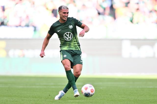 VfL Wolfsburg defender Kilian Fischer in action against 1. FSV Mainz 05, 31. August 2025.