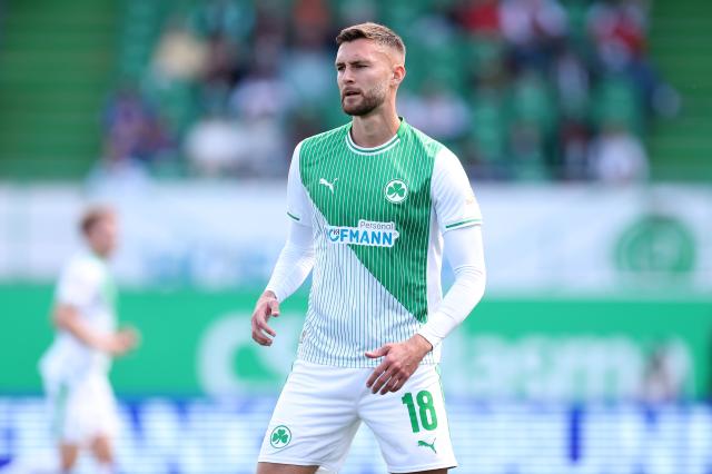 Greuther Fürth forward Felix Higl in action during the match against KSV Holstein Kiel, 24. August 2025.