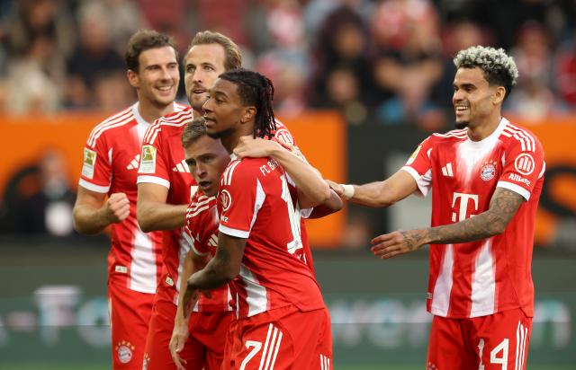 FC Bayern players celebrate a Michael Olise goal against FC Augsburg at WWK Arena, 30. August 2025.