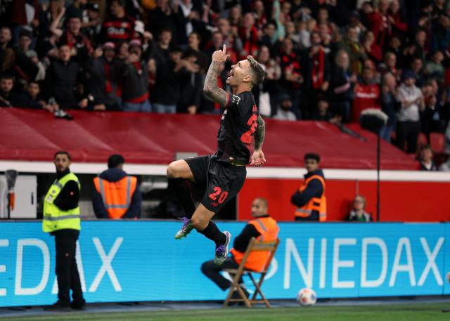 Alejandro Grimaldo celebrates Bayer 04 Leverkusen's first goal against Eintracht Frankfurt, 12. September 2025.