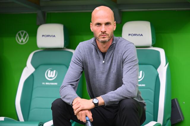 VfL Wolfsburg head coach Paul Simonis ahead of the match with 1. FC Köln, 13. September 2025.