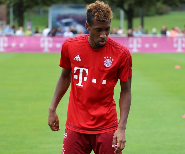 Kingsley Coman is expected to start on the left for Bayern München once again.