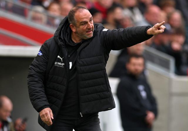 Heidenheim head coach Frank Schmidt in charge of his side against VfB Stuttgart.