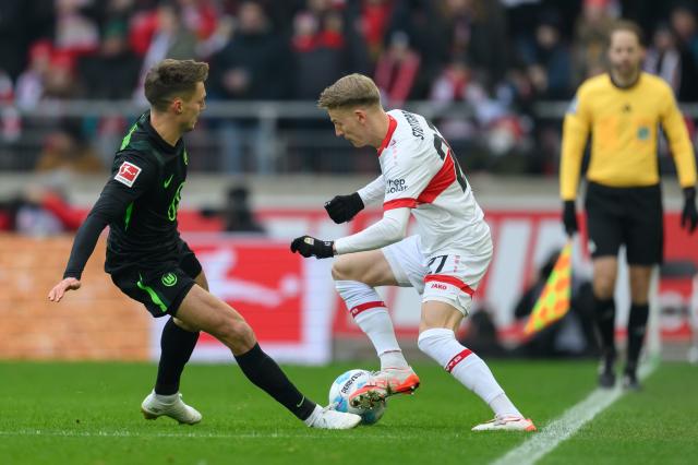 Stuttgart's Chris Führich and Wolfsburg's Kilian Fischer compete for possession, 15. February 2025. Stuttgart's Chris Führich and Wolfsburg's Kilian Fischer compete for possession, 15. February 2025.