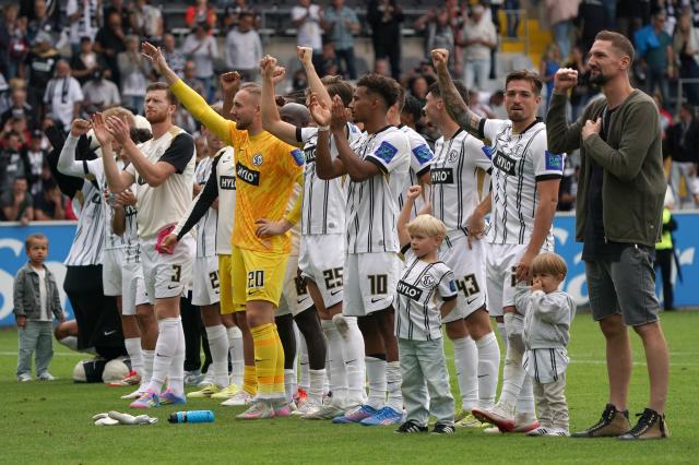 SV Elversberg celebrate after the 2. Bundesliga match vs. 1. FC Nürnberg SV Elversberg celebrate after the 2. Bundesliga match vs. 1. FC Nürnberg