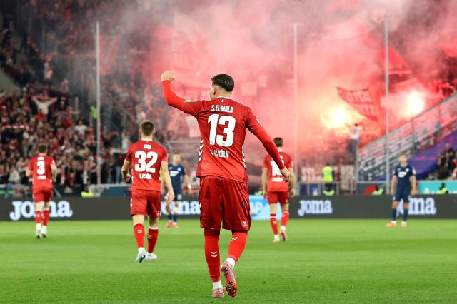 Köln players celebrating.