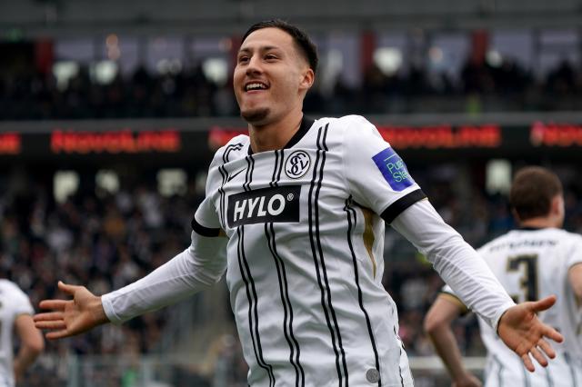 Younes Ebnoutalib of SV Elversberg celebrates scoring his second goal vs. Fürth