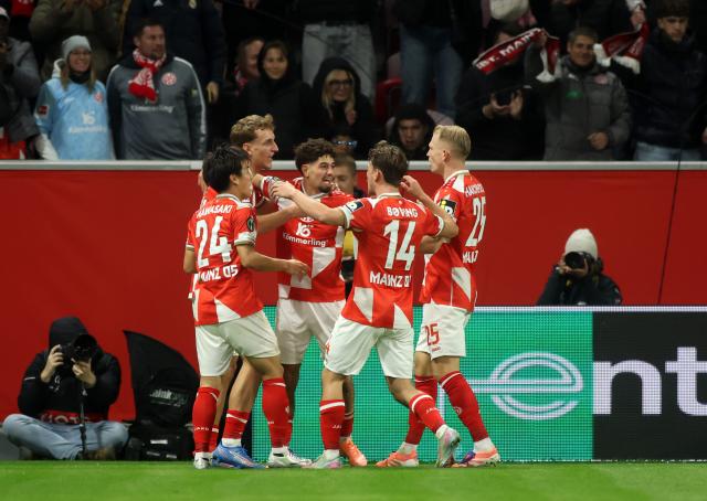 Nelson Weiper of 1.FSV Mainz 05 celebrates scoring his team's first goal