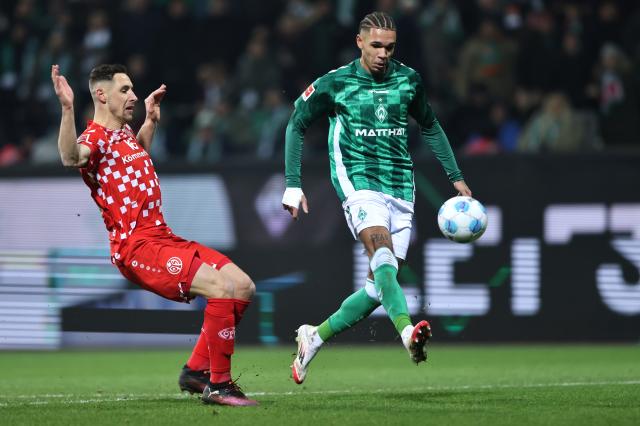 Justin Njinmah of Werder Bremen is challenged by Dominik Kohr of Mainz 05, Jan 31 2025 Justin Njinmah of Werder Bremen is challenged by Dominik Kohr of Mainz 05, Jan 31 2025