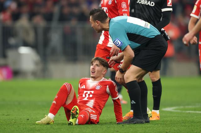 Lennart Karl after getting a knock on his hip.