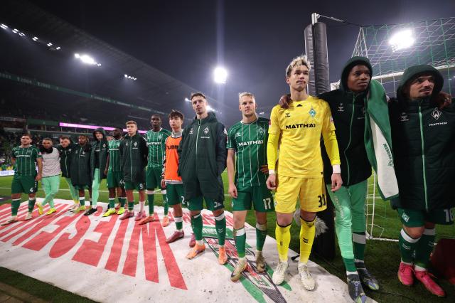 Werder Bremen team after the late 1-1 draw against Köln.