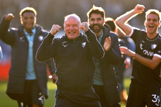 Head coach Uwe Rösler of VfL Bochum celebrates the 2-0 victory after the 2. Bundesliga match vs. Magdeburg 