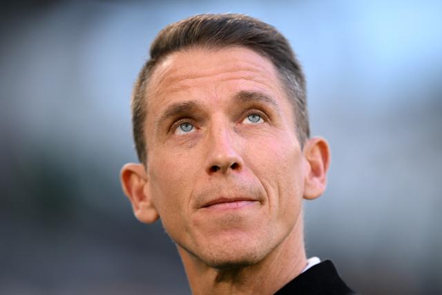 Wolfsburg's interim coach faces big test in Frankfurt