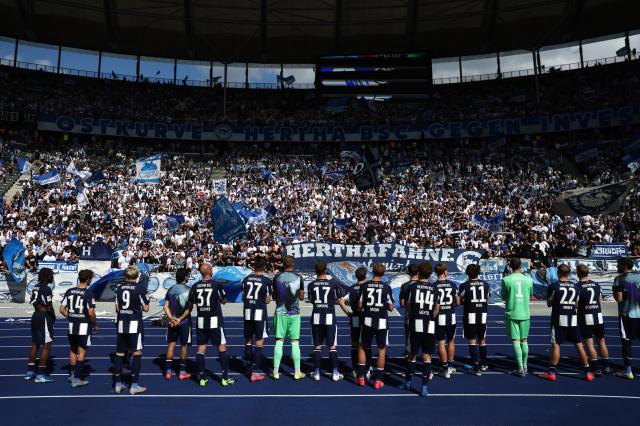 Players of Hertha BSC show appreciation to the fans after the 2. Bundesliga match vs. Karlsruher 