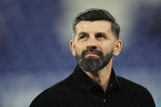 Schalke are looking to defend top spot in the 2. Bundesliga as they travel to Fortuna Düsseldorf.