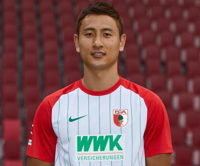 Dong-won Ji scored twice against Borussia Dortmund.