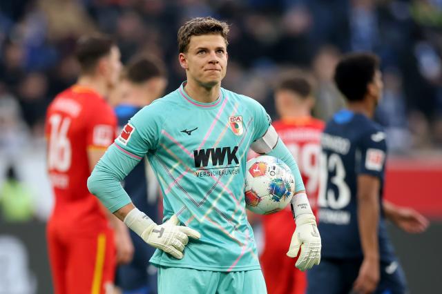 Finn Dahmen for Augsburg.