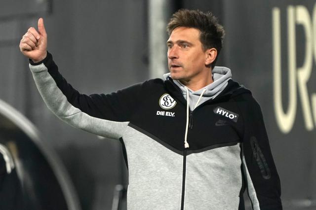 Coach Vincent Wagner of SV Elversberg during the 2. Bundesliga match between SV 07 Elversberg and Hannover 96