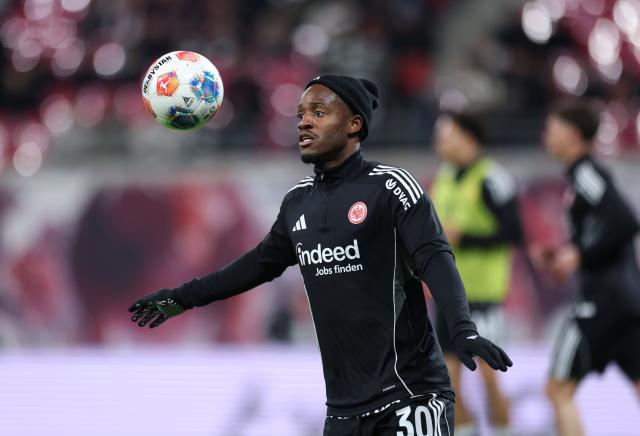 Michy Batshuayi for Eintracht Frankfurt.