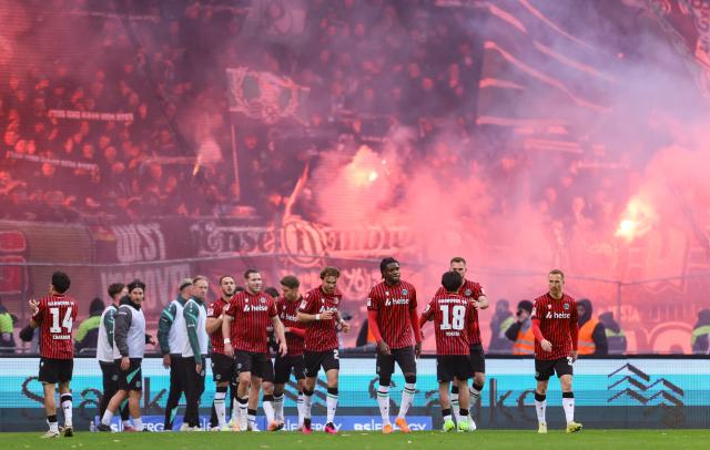 the team of Hannover celebrate their third goal scoring with the fans during the 2. Bundesliga match vs. Eintracht Braunschweig 