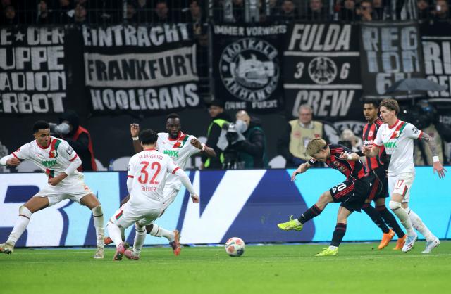 Ritsu Dōan scoring against Augsburg.