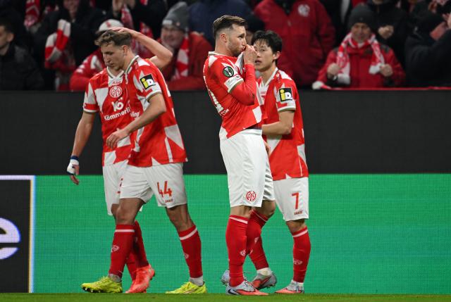 Silvan Widmer of Mainz celebrates scoring his team's first goal during the UECL match vs. Samsunspor 