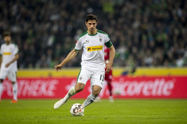 Lars Stindl scored a hat-trick as Gladbach came back to salvage a 3-3 draw against Frankfurt.