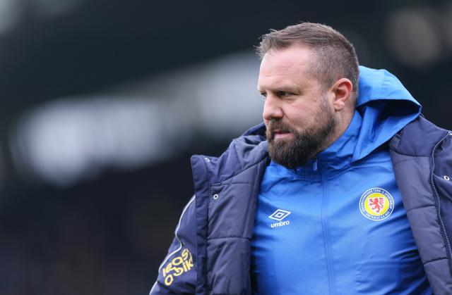 head coach Heiner Backhaus of Braunschweig looks on during the 2. Bundesliga match vs. Hannover 96
