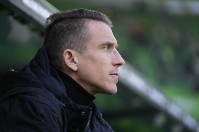 VfL Wolfsburg head coach Daniel Bauer looks on before the match against 1. FC Heidenheim 1846, 17. January 2026.