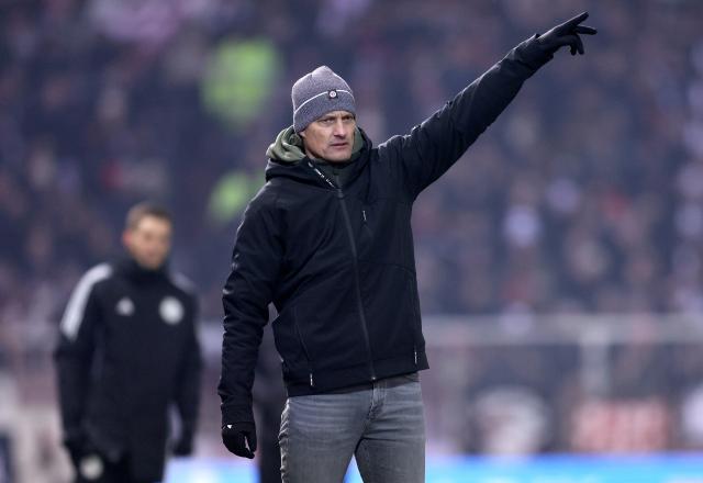 Head coach of St. Pauli, Alexander Blessin on the touchline vs. RB Leipzig - Jan 27 2026
