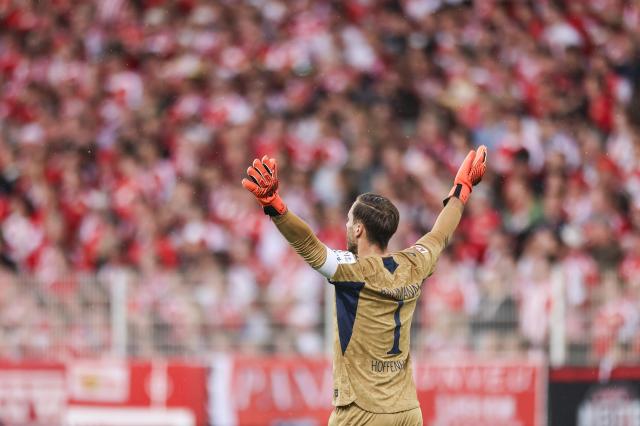 Oliver Baumann in the first game against Union Berlin.