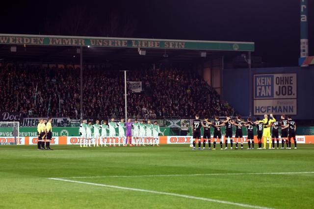 Fürth and Magdeburg players observe a minutes silence, 6th Feb 2026