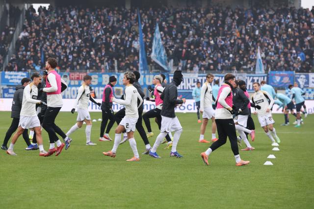 Elversberg players warm up prior to clash vs. Bochum - 25 Jan 2026