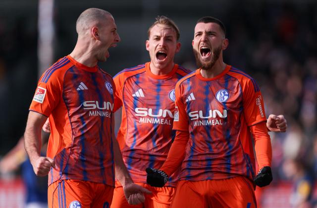 Hasan Kuruçay (S04) celebrates scoring vs. Kiel - 15 Feb 2026