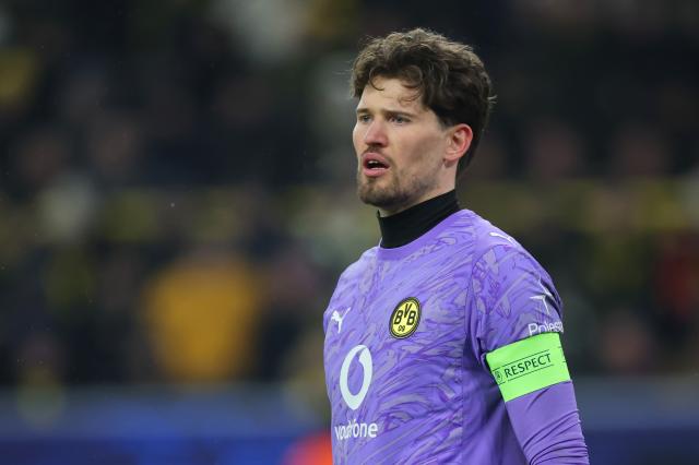 Gregor Kobel for Dortmund.