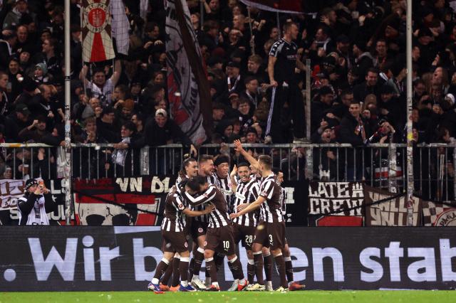 St. Pauli players celebrate Hauke Wahl’s goal vs. Bremen - 22 Feb 2026
