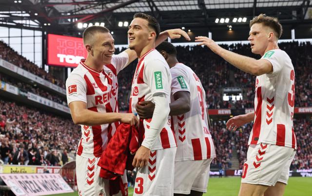 1. FC Köln players celebrating.