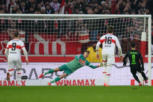 VfL Wolfsburg striker Mohamed Amoura converts a penalty in the eighty-seventh minute in Stuttgart, 15. February 2025.