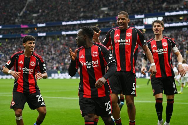Frankfurt players celebrating.