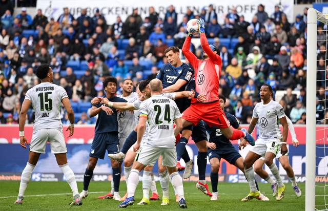 VfL Wolfsburg goalkeeper Kamil Grabara gathers the ball to stop a TSG 1899 Hoffenheim corner, 14. March 2026.